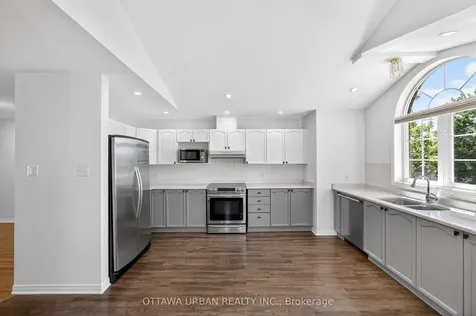 127 Castle Glen Crescent Kanata ON K2L 4G9
