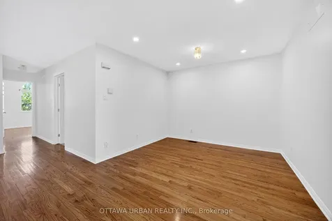 127 Castle Glen Crescent Kanata ON K2L 4G9