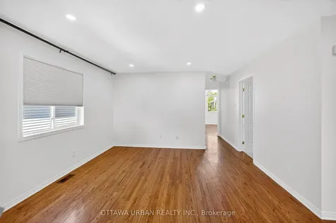 127 Castle Glen Crescent Kanata ON K2L 4G9