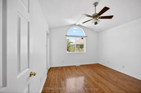 127 Castle Glen Crescent Kanata ON K2L 4G9
