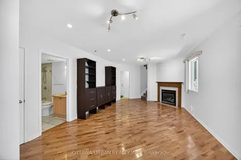 127 Castle Glen Crescent Kanata ON K2L 4G9