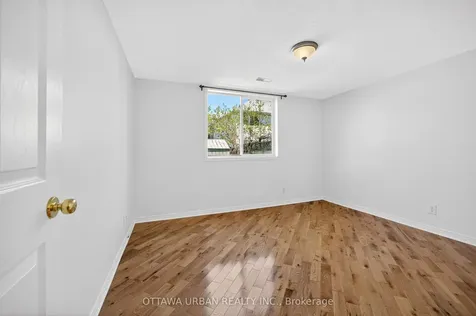 127 Castle Glen Crescent Kanata ON K2L 4G9