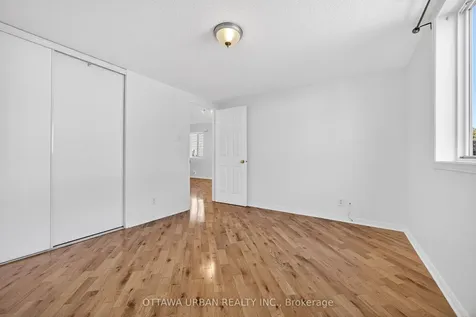 127 Castle Glen Crescent Kanata ON K2L 4G9