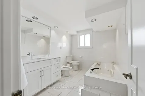 68 Nugent Drive Hamilton ON L8H 2M8