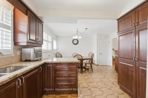 68 Nugent Drive Hamilton ON L8H 2M8