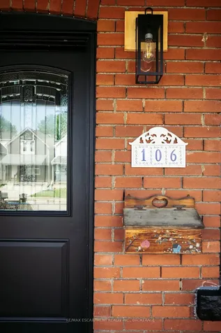 106 Grosvenor Avenue N Hamilton ON L8L 7S6