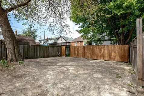 106 Grosvenor Avenue N Hamilton ON L8L 7S6