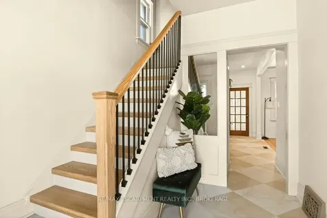 106 Grosvenor Avenue N Hamilton ON L8L 7S6