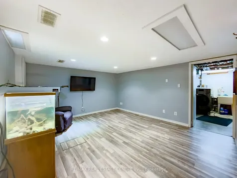 724 Parkview Crescent Cambridge ON N3H 4X9