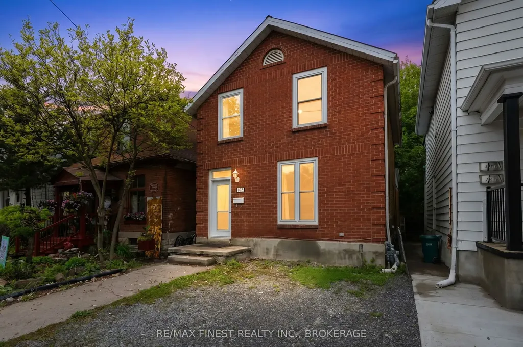182 Montreal Street Kingston ON K7K 3G4