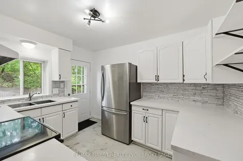 182 Montreal Street Kingston ON K7K 3G4