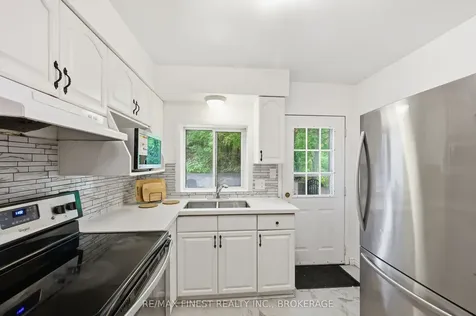 182 Montreal Street Kingston ON K7K 3G4