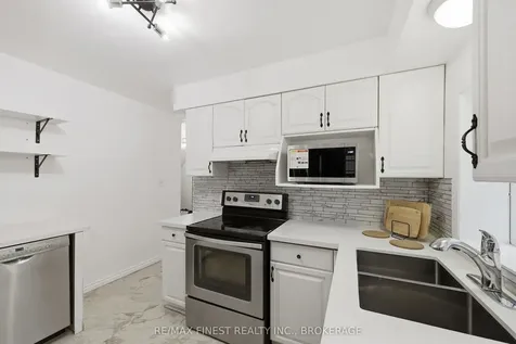 182 Montreal Street Kingston ON K7K 3G4