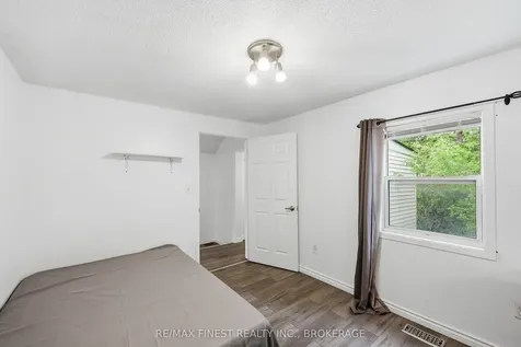 182 Montreal Street Kingston ON K7K 3G4