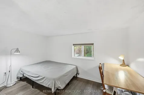 182 Montreal Street Kingston ON K7K 3G4
