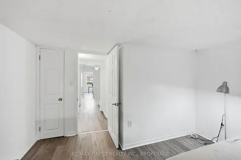 182 Montreal Street Kingston ON K7K 3G4