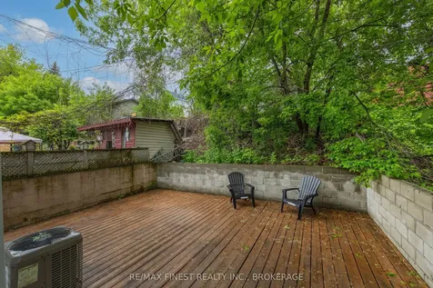 182 Montreal Street Kingston ON K7K 3G4