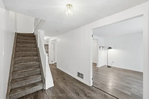 182 Montreal Street Kingston ON K7K 3G4