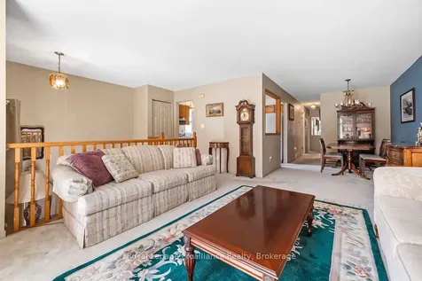 611 Barnsley Crescent Kingston ON K7M 8X4