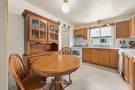 611 Barnsley Crescent Kingston ON K7M 8X4
