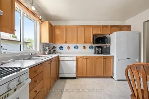 611 Barnsley Crescent Kingston ON K7M 8X4
