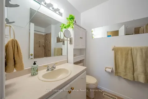 611 Barnsley Crescent Kingston ON K7M 8X4