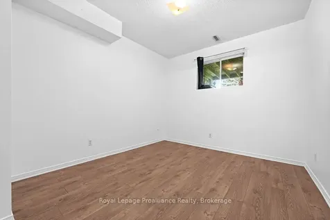 611 Barnsley Crescent Kingston ON K7M 8X4
