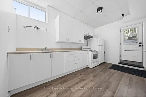 611 Barnsley Crescent Kingston ON K7M 8X4