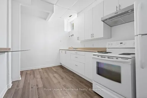 611 Barnsley Crescent Kingston ON K7M 8X4