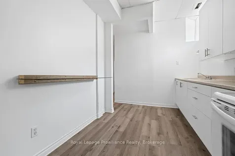 611 Barnsley Crescent Kingston ON K7M 8X4