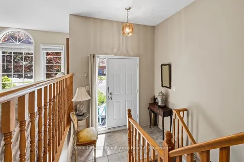 611 Barnsley Crescent Kingston ON K7M 8X4