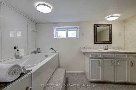 28 Centre Street Bayham ON N0J 1Z0