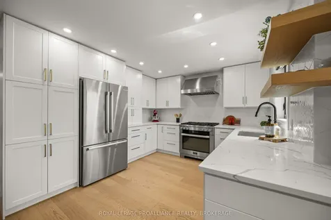 915 Jasper Court Kingston ON K7P 2A4
