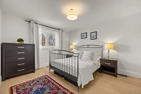 915 Jasper Court Kingston ON K7P 2A4