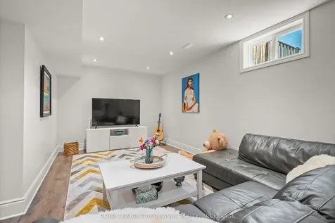 915 Jasper Court Kingston ON K7P 2A4
