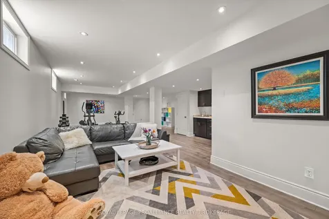915 Jasper Court Kingston ON K7P 2A4