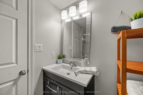915 Jasper Court Kingston ON K7P 2A4