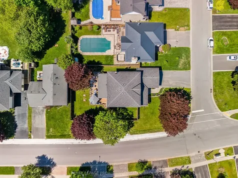 915 Jasper Court Kingston ON K7P 2A4