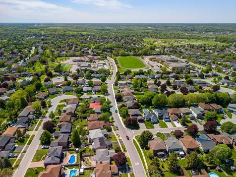 915 Jasper Court Kingston ON K7P 2A4
