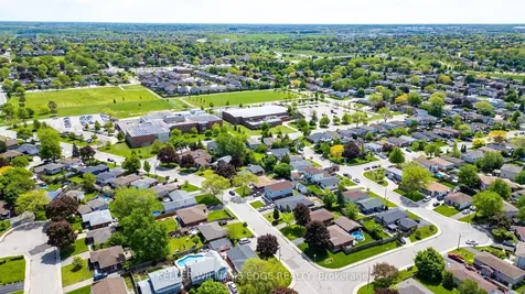 181 Bellingham Drive Hamilton ON L8V 4M7