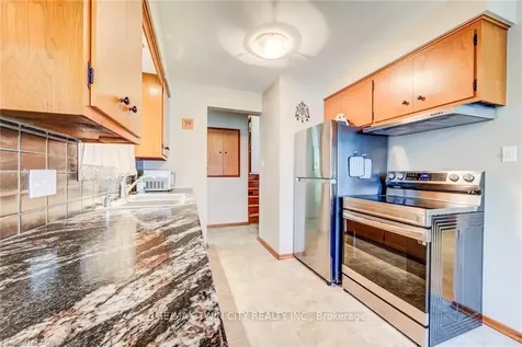 18 Queenston Crescent Kitchener ON N2B 2V5