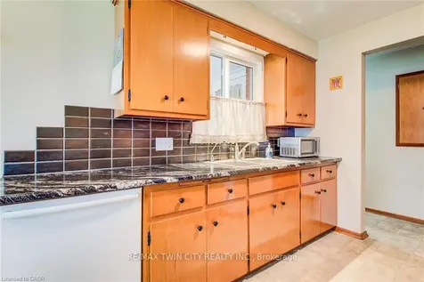 18 Queenston Crescent Kitchener ON N2B 2V5