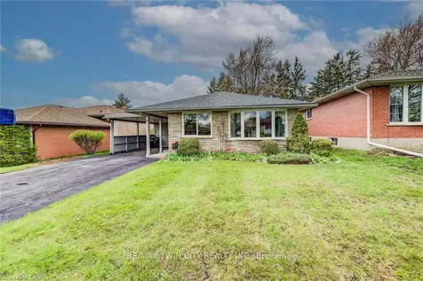 18 Queenston Crescent Kitchener ON N2B 2V5