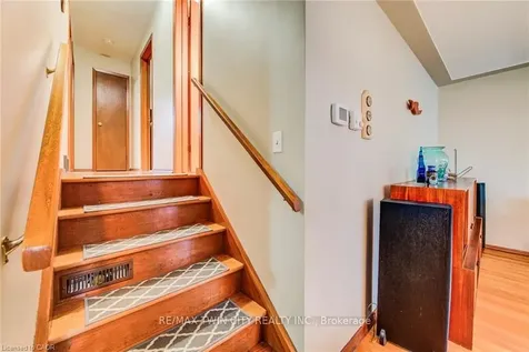 18 Queenston Crescent Kitchener ON N2B 2V5