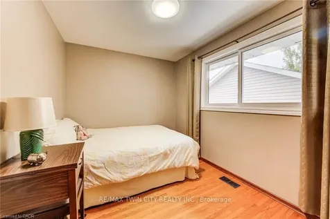 18 Queenston Crescent Kitchener ON N2B 2V5
