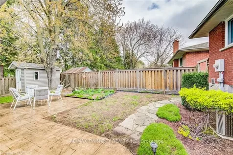 18 Queenston Crescent Kitchener ON N2B 2V5