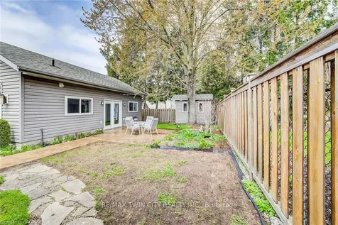 18 Queenston Crescent Kitchener ON N2B 2V5