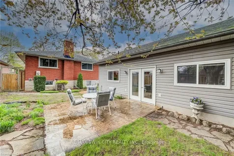 18 Queenston Crescent Kitchener ON N2B 2V5