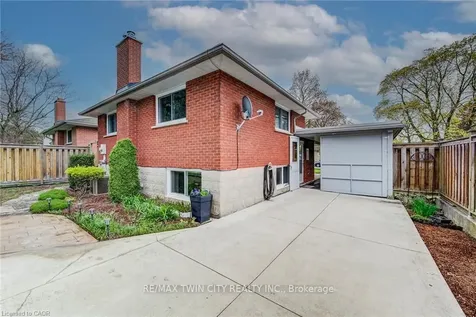 18 Queenston Crescent Kitchener ON N2B 2V5