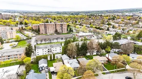 18 Queenston Crescent Kitchener ON N2B 2V5